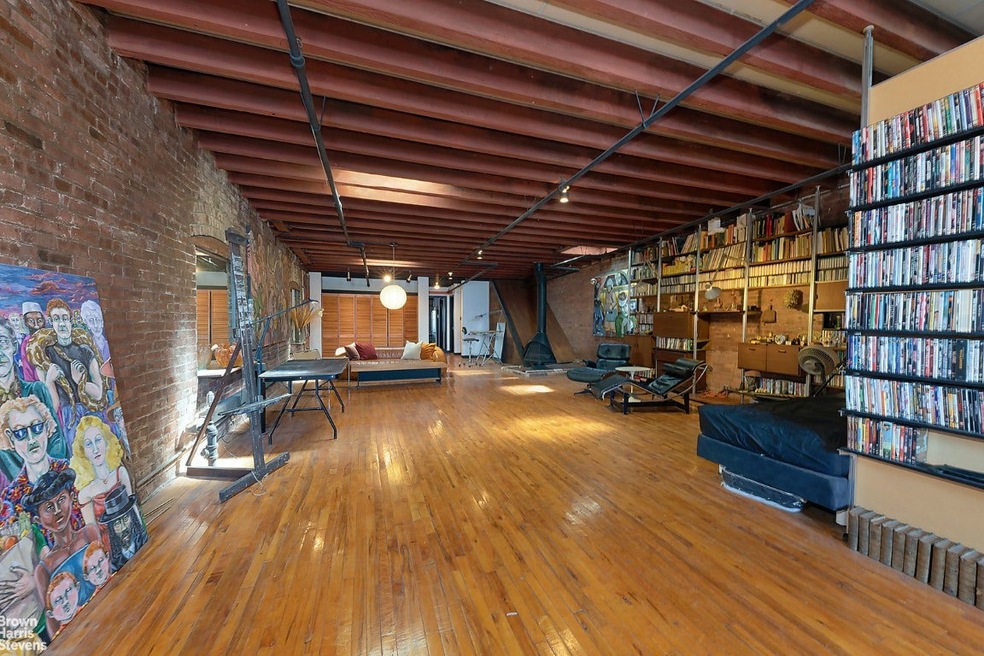 Sold $2,455,000 • Co-Listing Agent