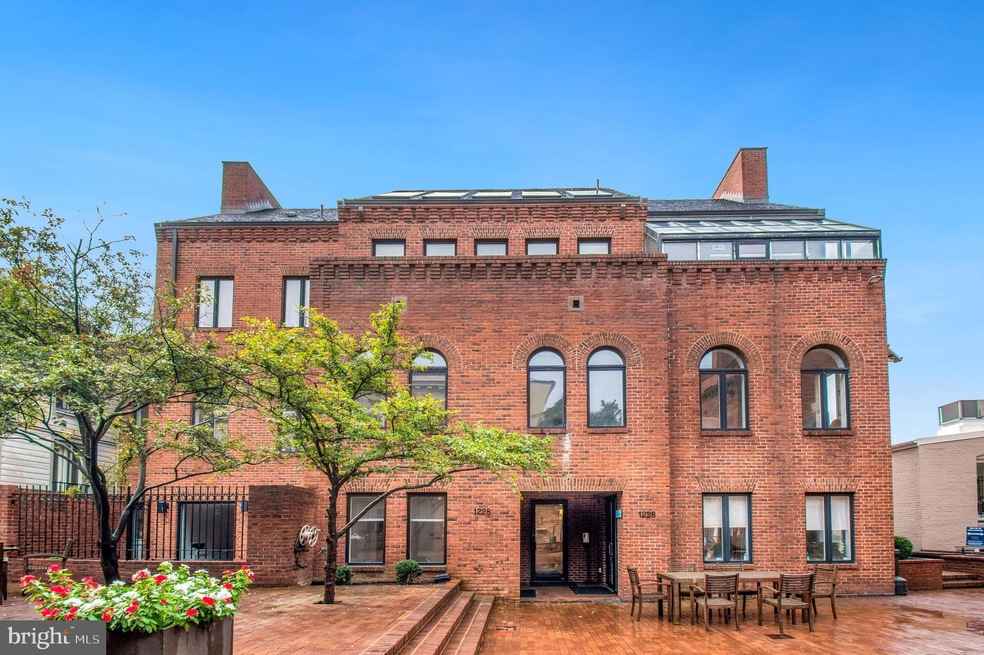 1228 31st St NW unit 6, Washington, DC 20007 - photo 1