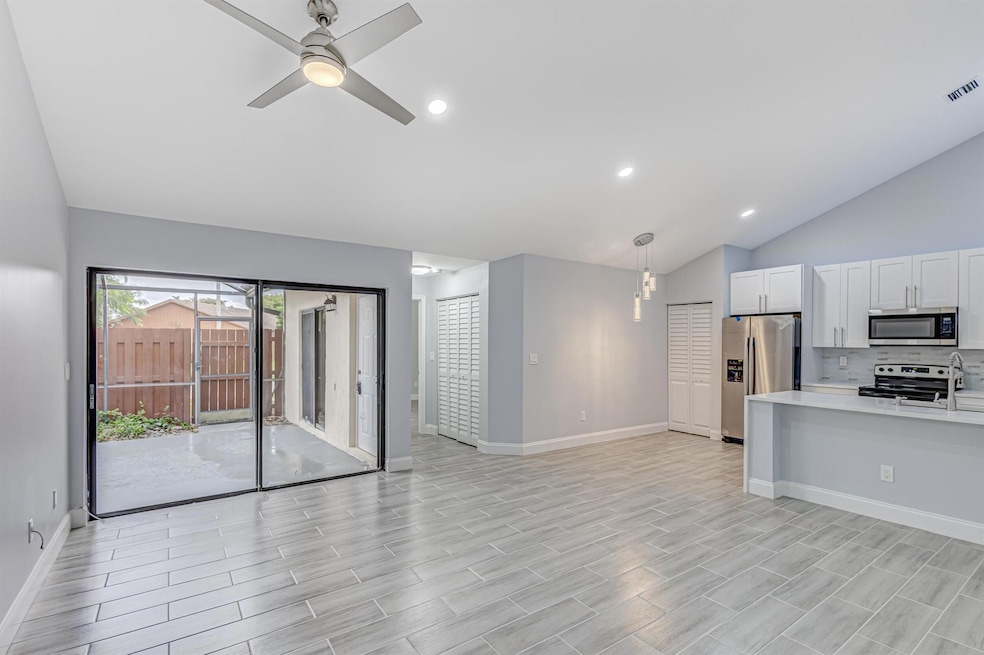 1240 Summit Place Cir unit D, West Palm Beach, FL 33415 - photo 1