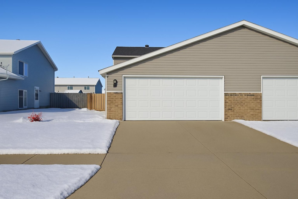 1054 42nd Ave W, West Fargo, ND 58078 - photo 1