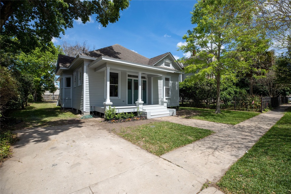 1413 6th St, Bay City, TX 77414 - photo 1