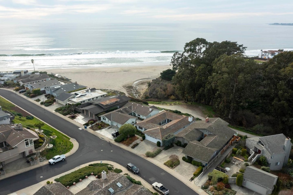 Sold $3,295,000 • Co-Listing Agent