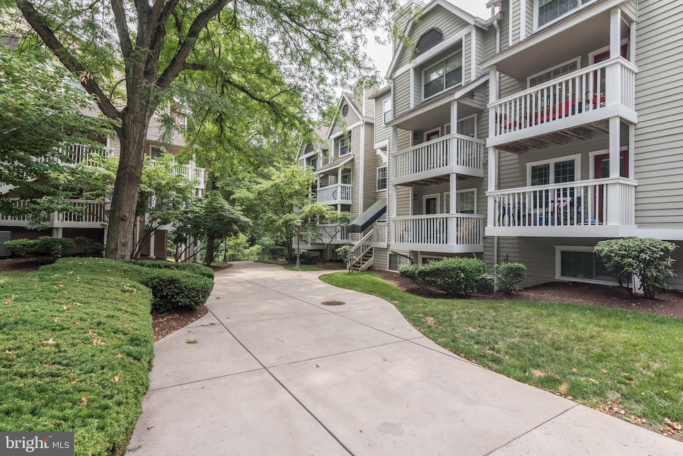 10811 Hampton Mill Terrace unit 100, Rockville, MD 20852 - photo 1