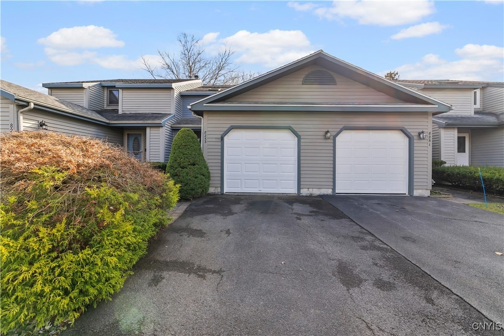 8253 Beehive Cir, Liverpool, NY 13090 - photo 1