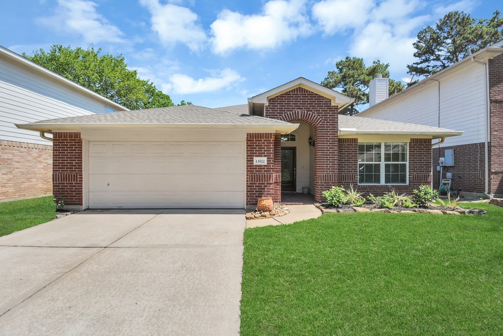 Fabulous hard to find Four Bedroom One Story located on a cul-de-sac street. Home is brick on all four sides! Easy access to HEB, Hwy 249 and Hwy 290.
