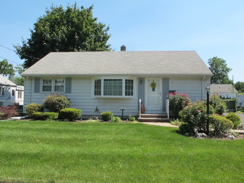 8 Hemlock St, Clifton, NJ 07013 - photo 1