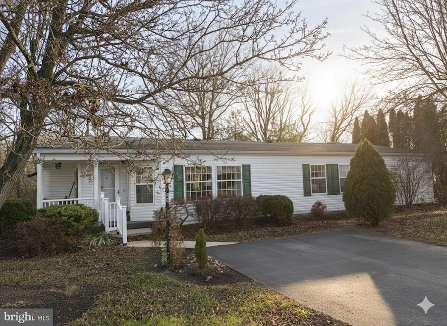 30 Greenbriar Ct, Harleysville, PA 19438 - photo 1