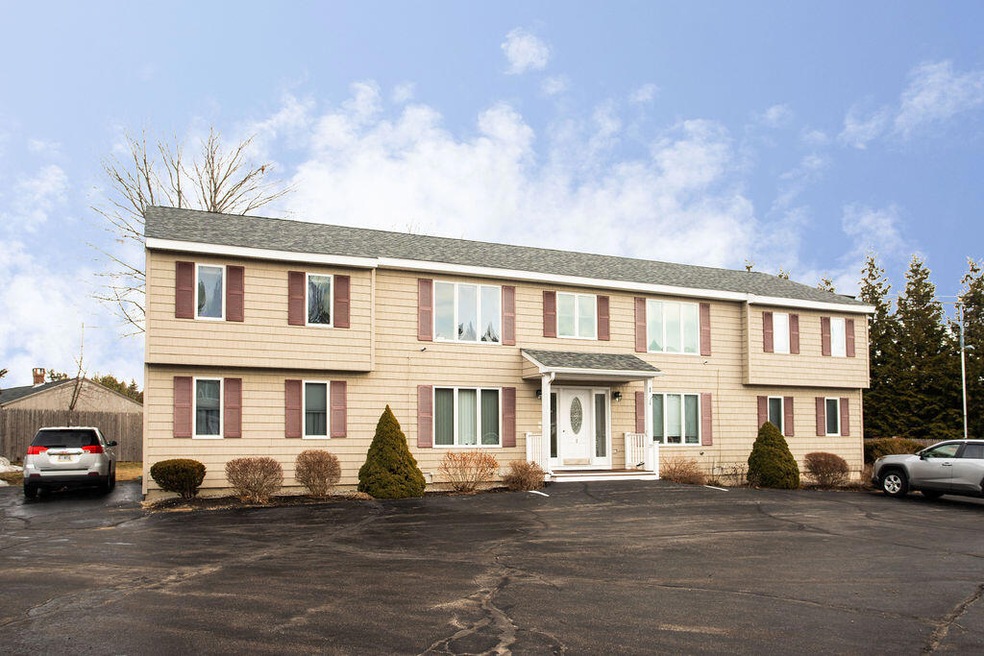 1372 Post Rd 1C, Wells