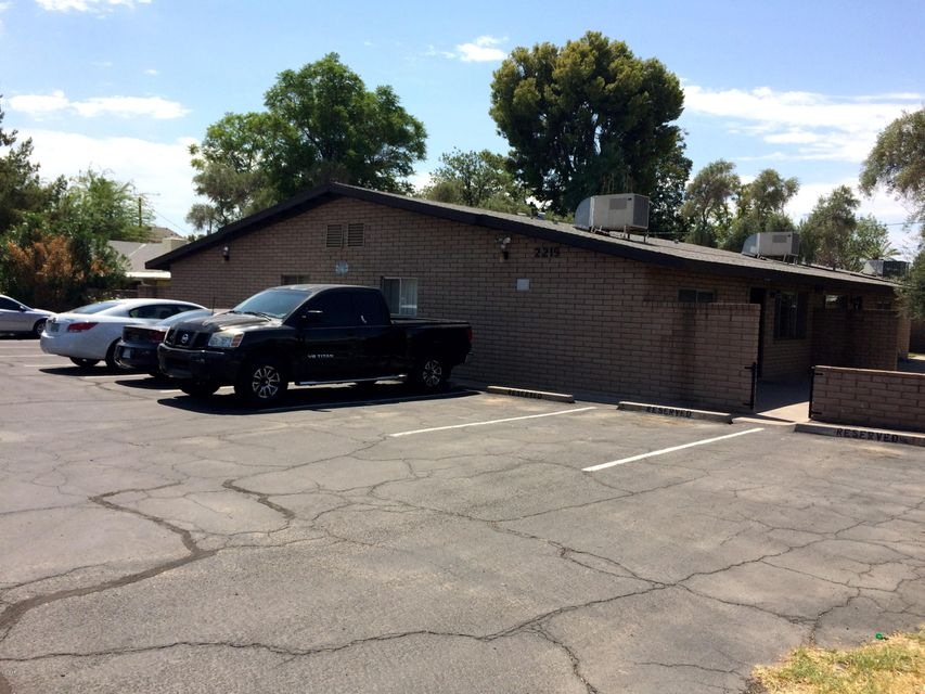 6 Plex, parking available