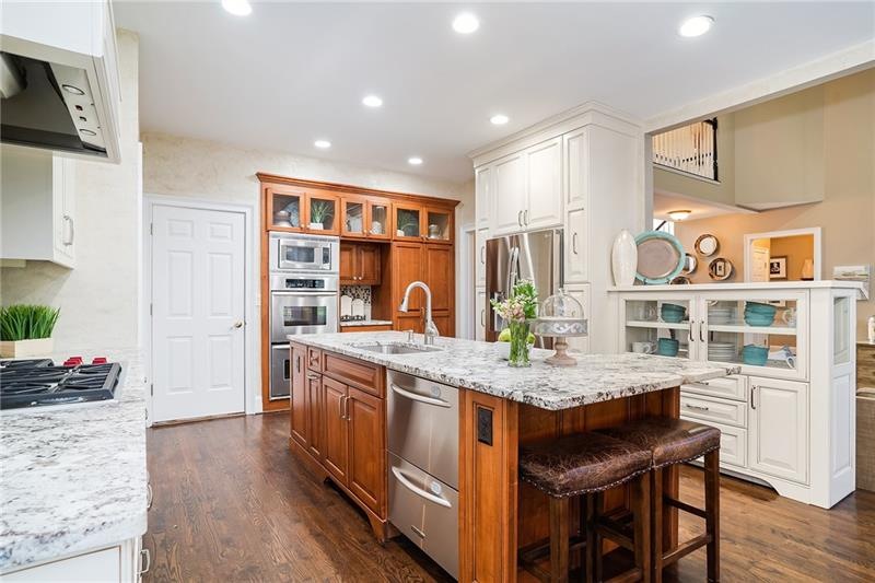 Double dishwasher * double ovens * microwave