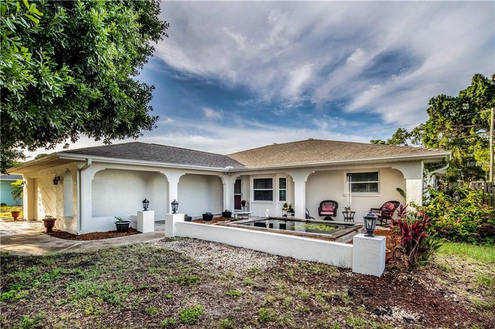 Welcome to 941 Caples St. in beautiful Bay Vista! 
