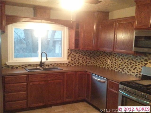 Stainless, Glass Tile Backsplash, Custom Cabinets
