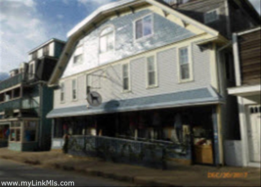 37 Circuit Ave unit 5, Oak Bluffs, MA 02557 - photo 1