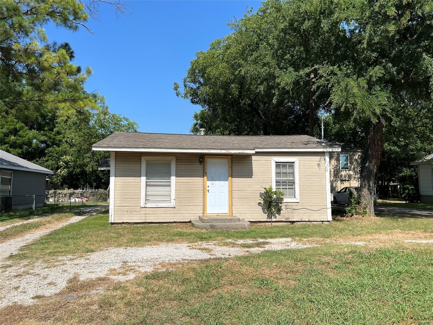 315 Ritchey St, Gainesville, TX 76240 - photo 1