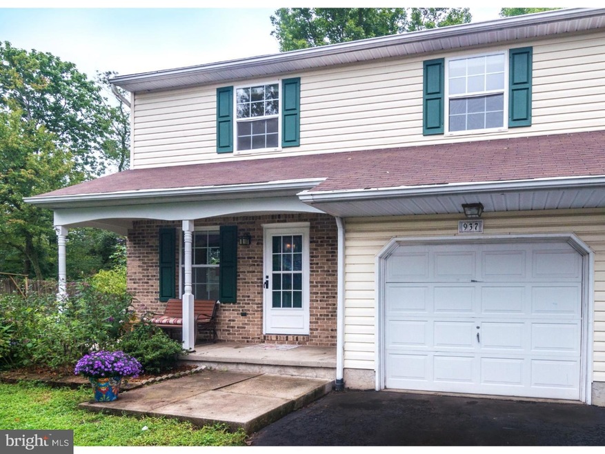 937 Pine Ct, Perkasie, PA 18944 - photo 1