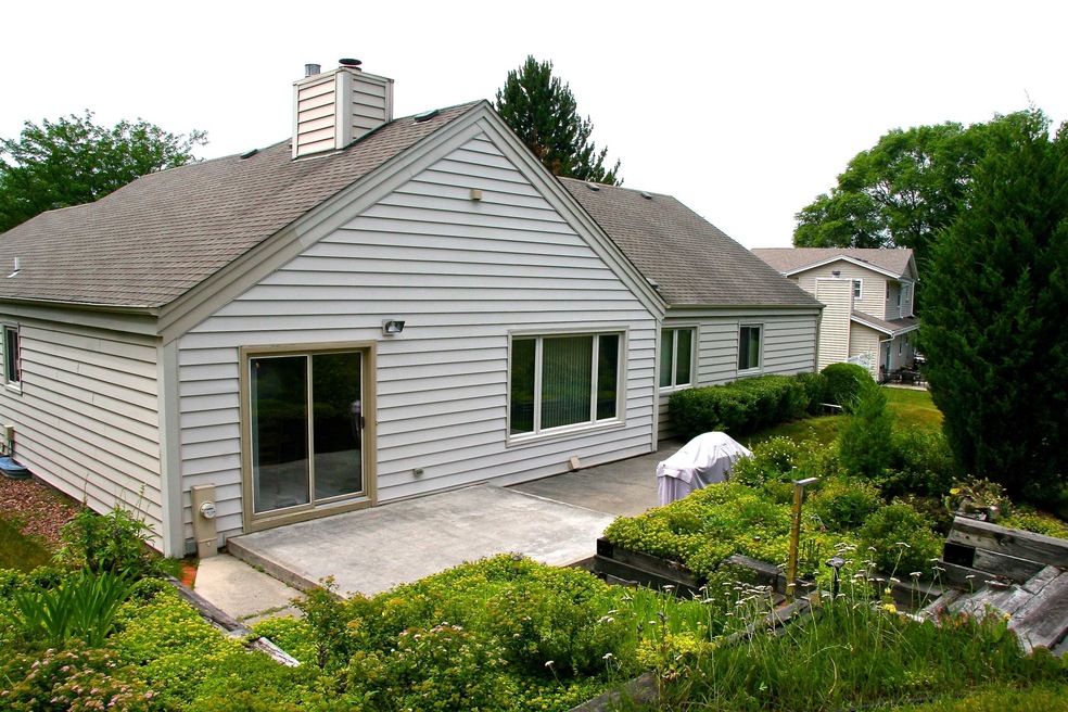 1927 Fieldcrest Ln, Waukesha, WI 53186 - photo 1