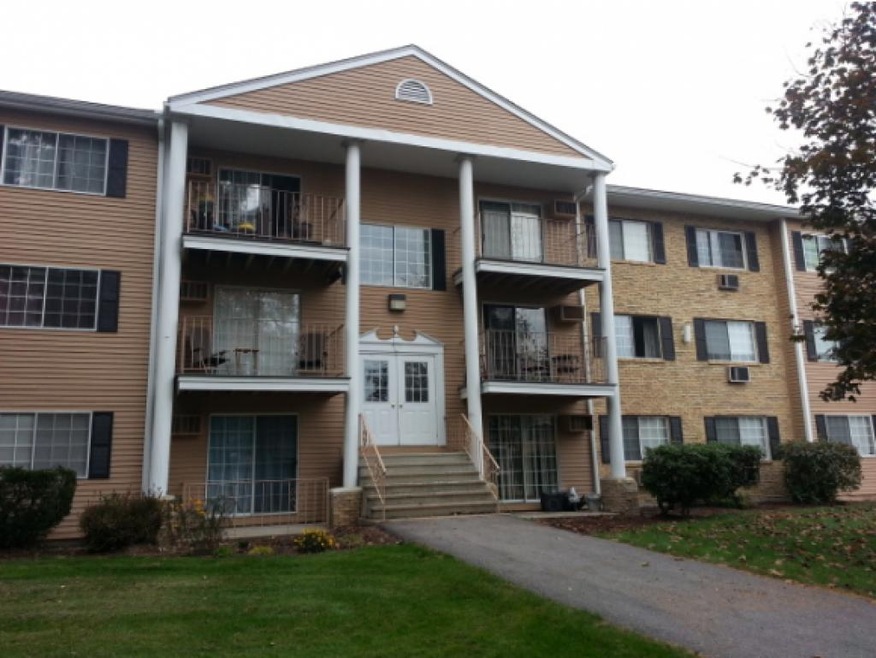 379 Huse Rd unit 27, Manchester, NH 03103 - photo 1