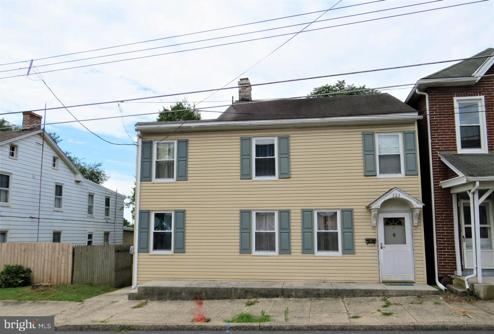 323 S Queen St, Littlestown, PA 17340 - photo 1