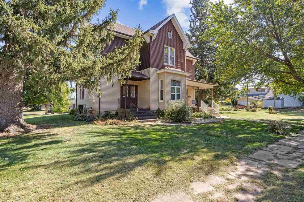 910 Meridian St, Tipton, IA 52772 - photo 1