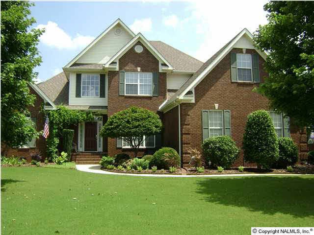 A FABULOUS PROPERTY BUILT BY BARRY PHILIPS. LOCATED ONLY TWENTY MINUTES FROM RESEARCH PARK, REDSTONE ARSENAL, AND THE BRIDGE STREET ENTERTAINMENT AND SHOPPING CENTER. ONLY TWO MINUTES FROM THE ROBERT TRENT JONES 54 HOLE CHAMPIONSHIP GOLF COURSE.
