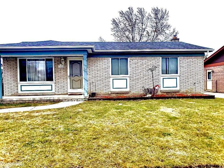 17320 E Pointe Dr, Roseville, MI 48066 - photo 1