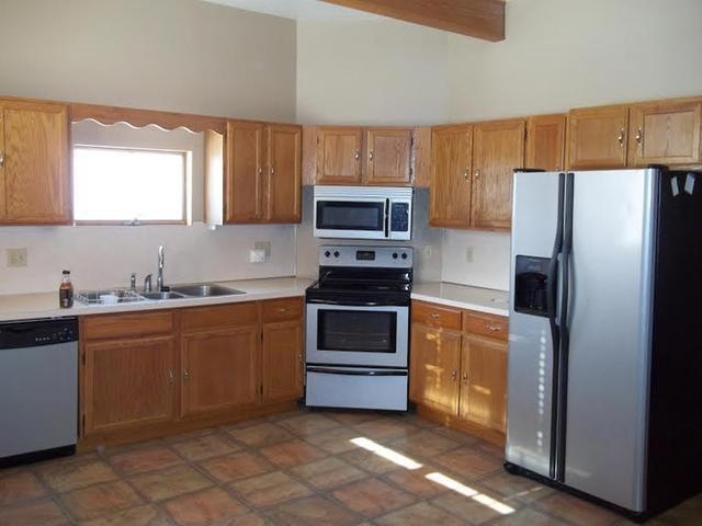 303 1st St SE, Mandan, ND 58554 - photo 1