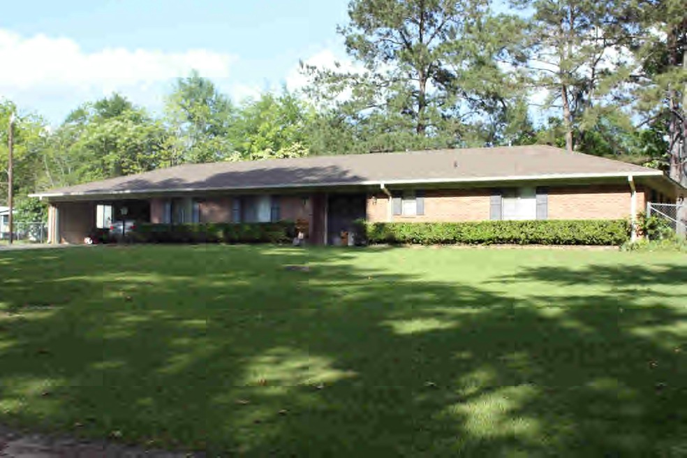 1006 Broken Arrow Ln, Summit, MS 39666 - photo 1