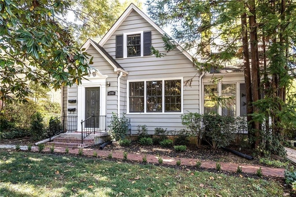 View of front facade with a front lawn