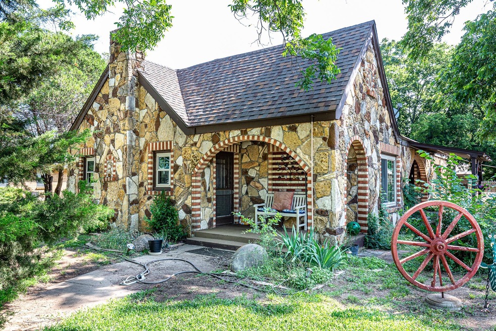 202 Mcanear St, Cleburne, TX 76033 - photo 1