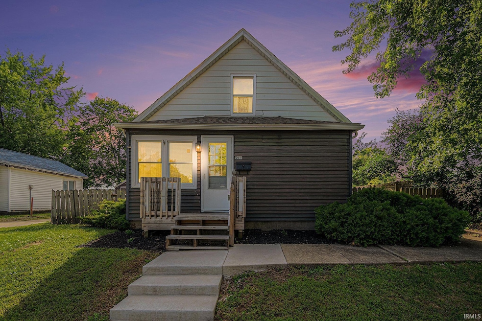 911 S Laurel St, Mishawaka, IN 46544 - photo 1