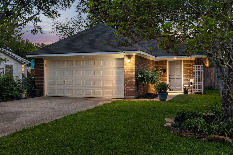 1306 Georgina St, Rosenberg, TX 77471 - photo 1