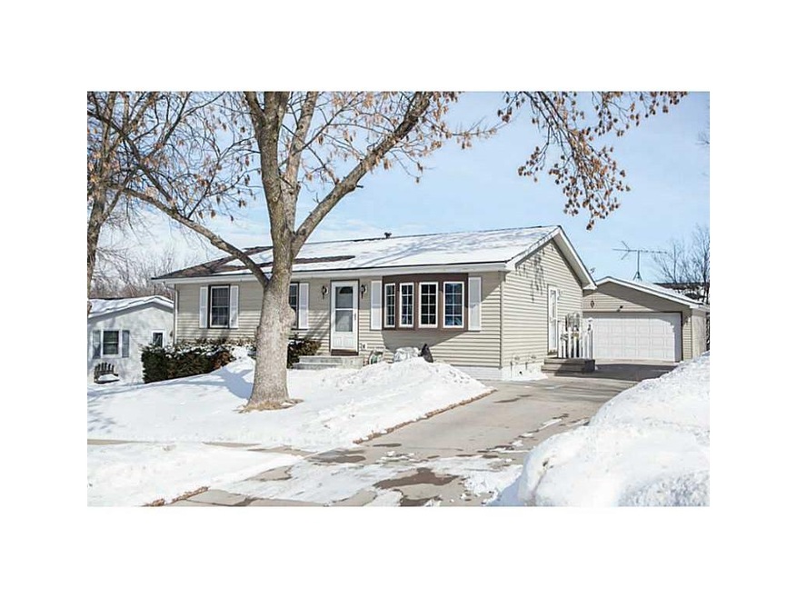 1099 Valley Park St, Marion, IA 52302 - photo 1