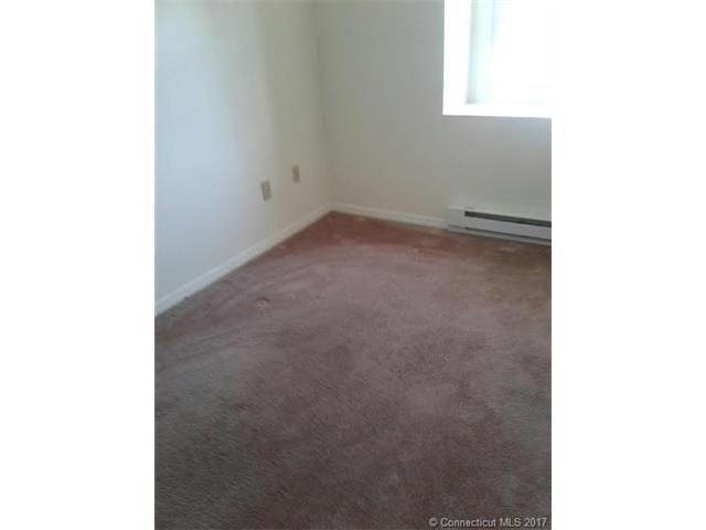 364 Colonial Ave unit 8B, Waterbury, CT 06704 - photo 1