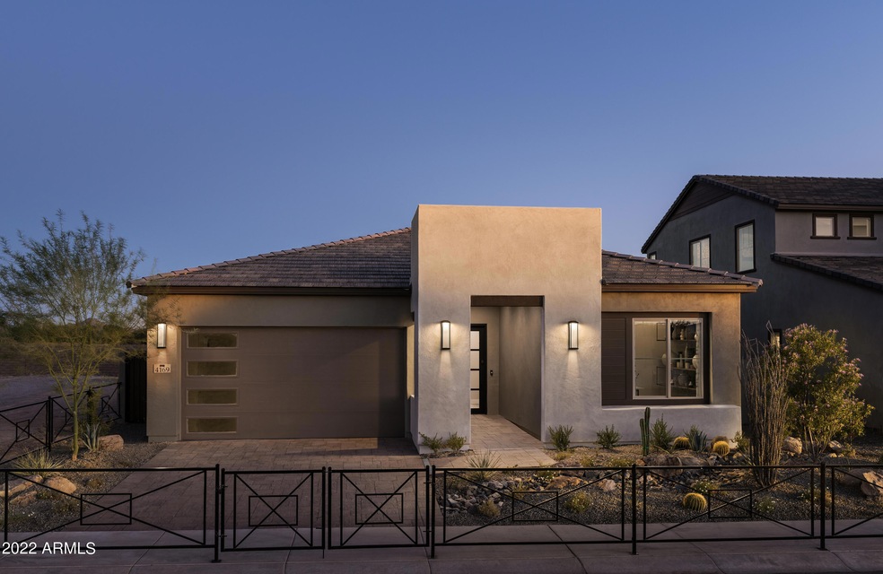CAN 121 Exterior