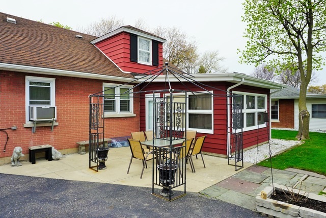 431 N Martin Ave, Waukegan, IL 60085 - photo 1