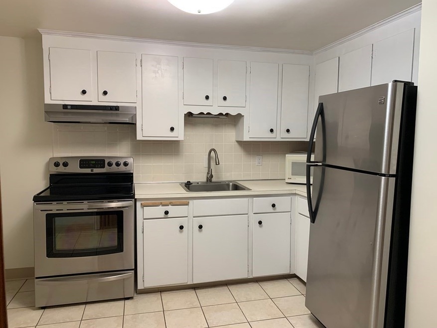 37 Montvale Ave unit 5, Woburn, MA 01801 - photo 1