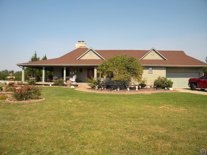 1020 Wanamaka Rd, Emporia, KS 66801 - photo 1