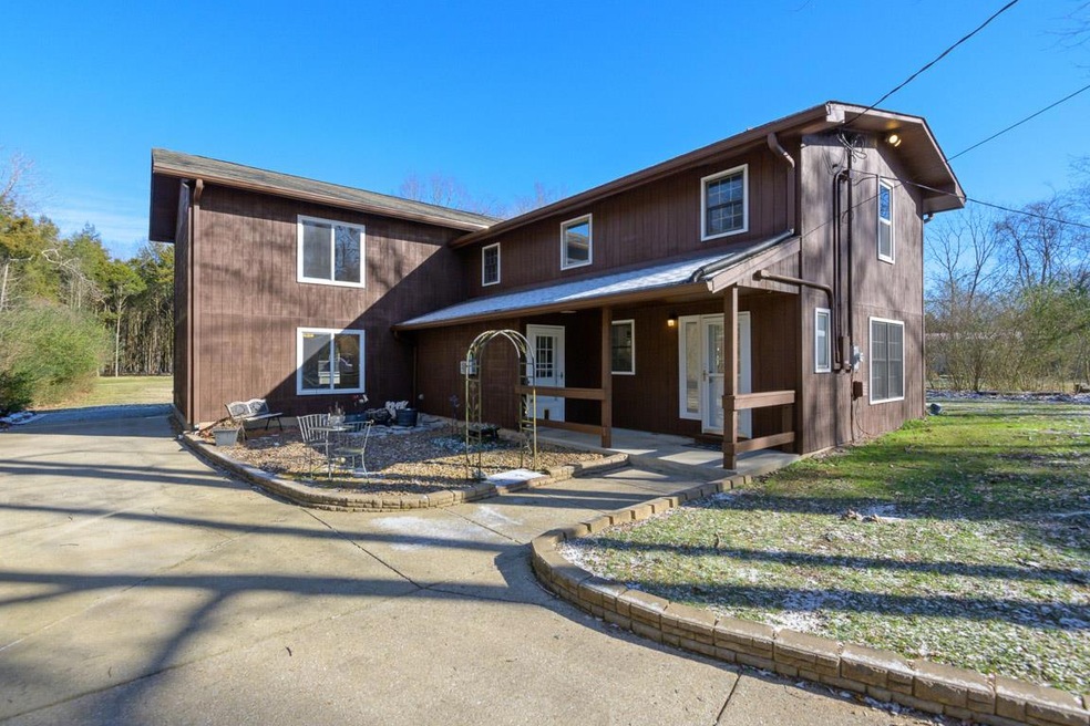 Welcome to  351 Davis Corner Rd!
