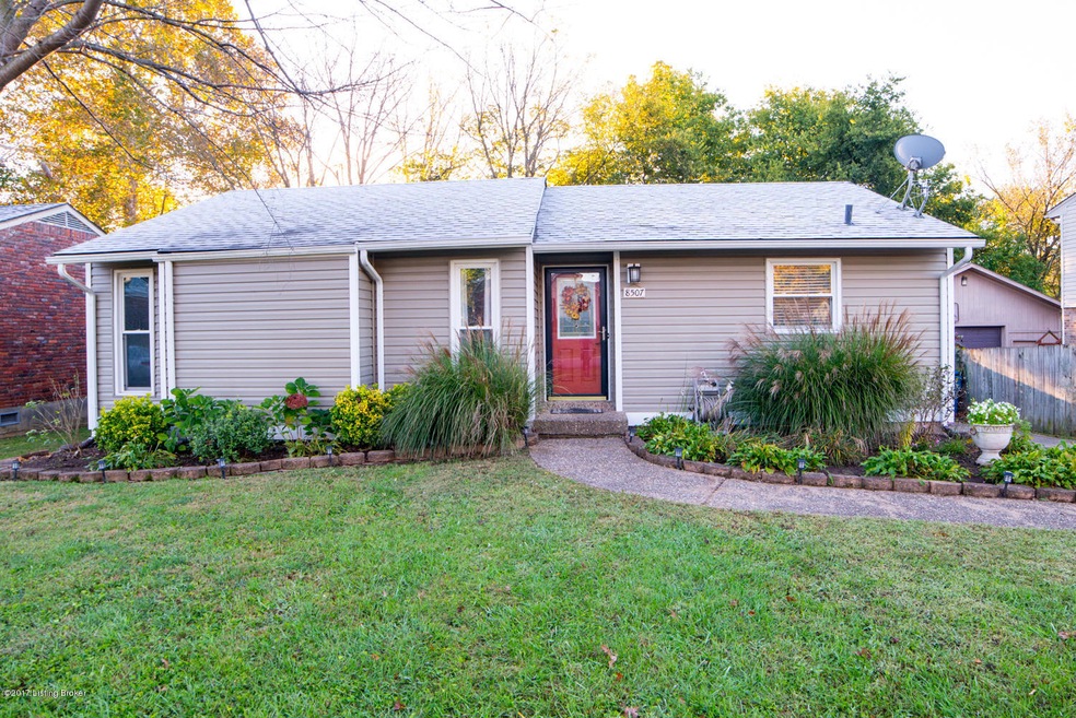 8507 Roseborough Rd, Louisville, KY 40228 - photo 1