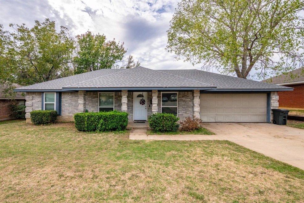 108 Bentley Dr, Joshua, TX 76058 - photo 1