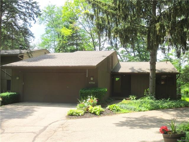 Wonderful detached ranch condo with direct access 