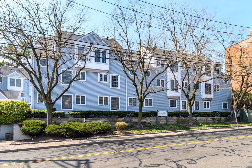 118 Grove St unit 2, Stamford, CT 06901 - photo 1