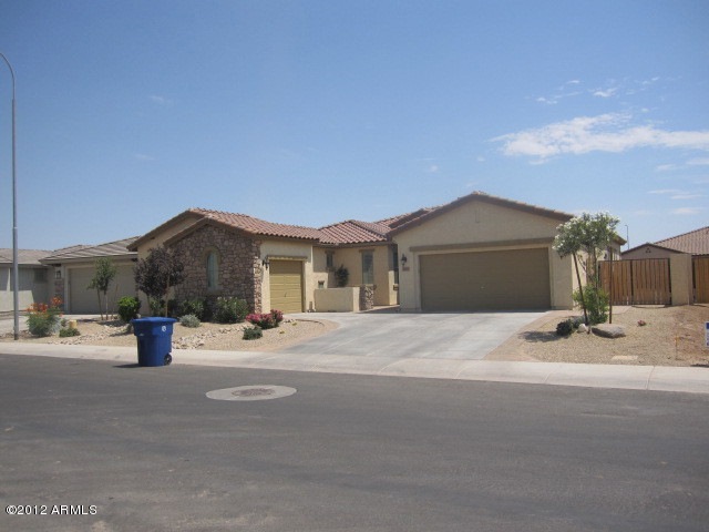 FRONT VIEW OF PROPERTY
