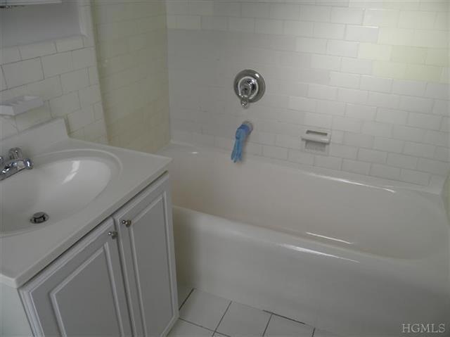 65 Central Park Ave unit 4a, Yonkers, NY 10705 - photo 1