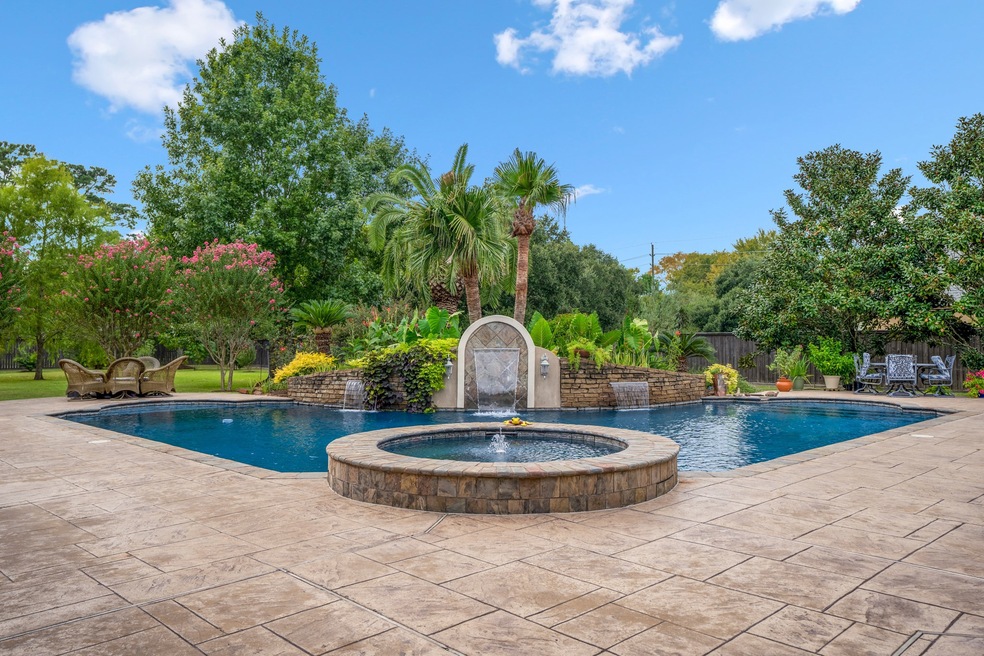 9619 Stonebridge Place, Tomball, TX 77375 - photo 1