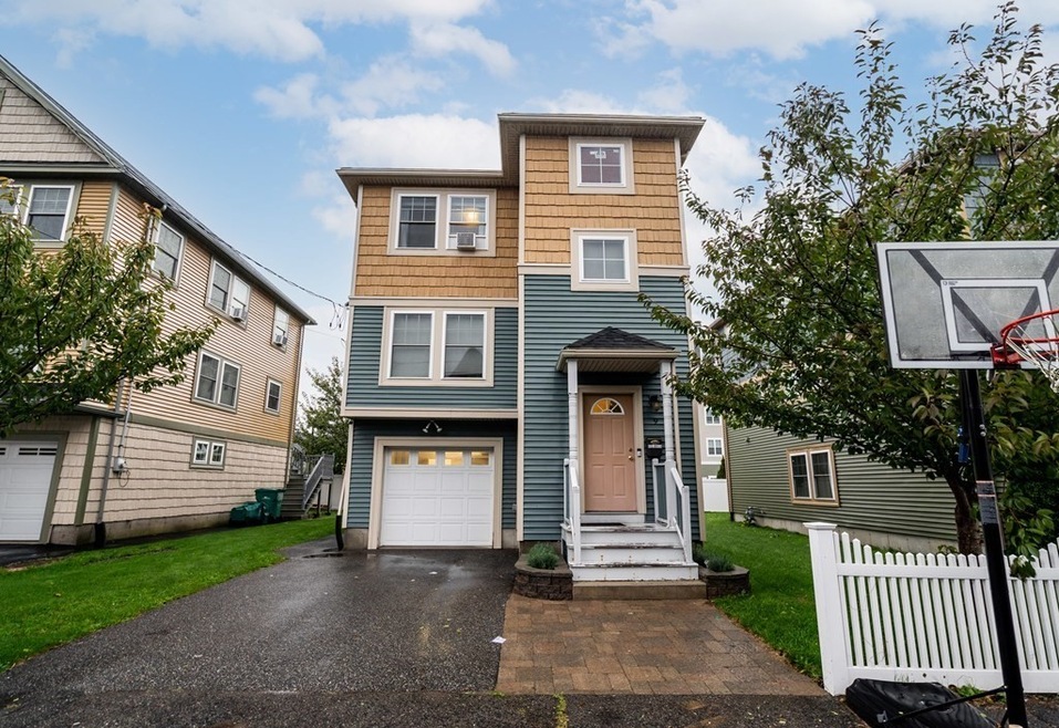 Sold $371,800 • Co-Listing Agent