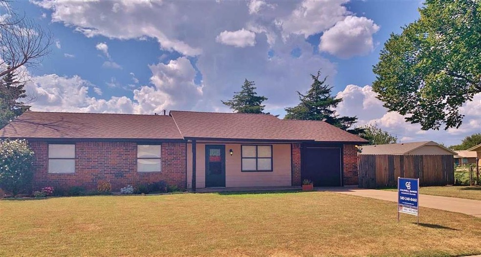 204 N Elk Dr, Cache, OK 73527 - photo 1