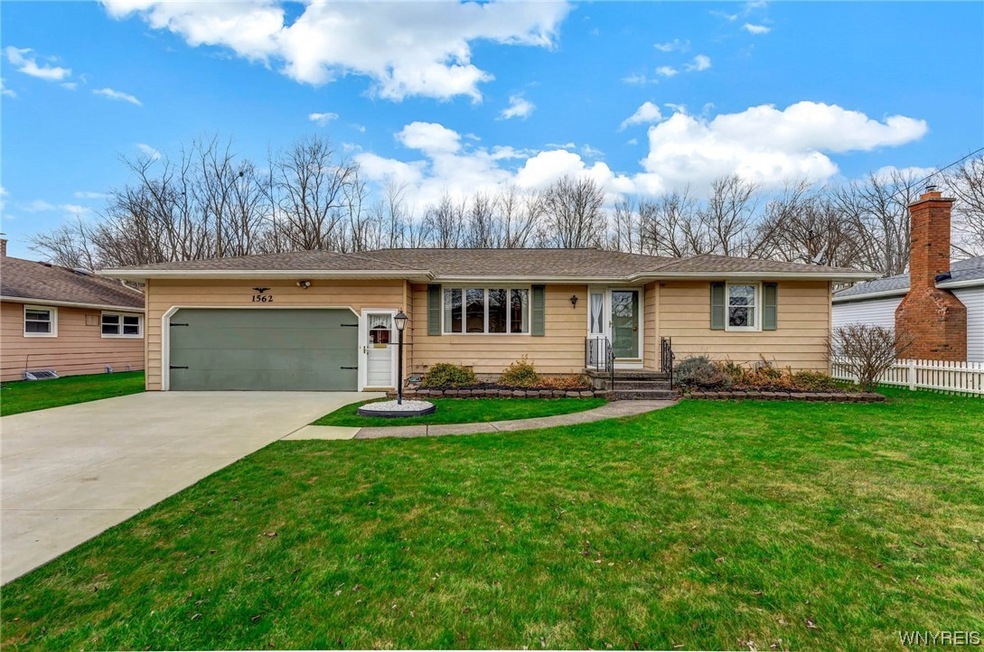 1562 Master St, North Tonawanda, NY 14120 - photo 1