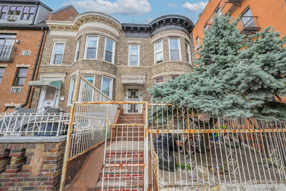 For Sale $899,000 • Co-Listing Agent