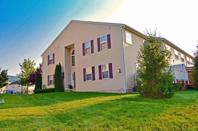 6905 Hunt Dr, Macungie, PA 18062 - photo 1